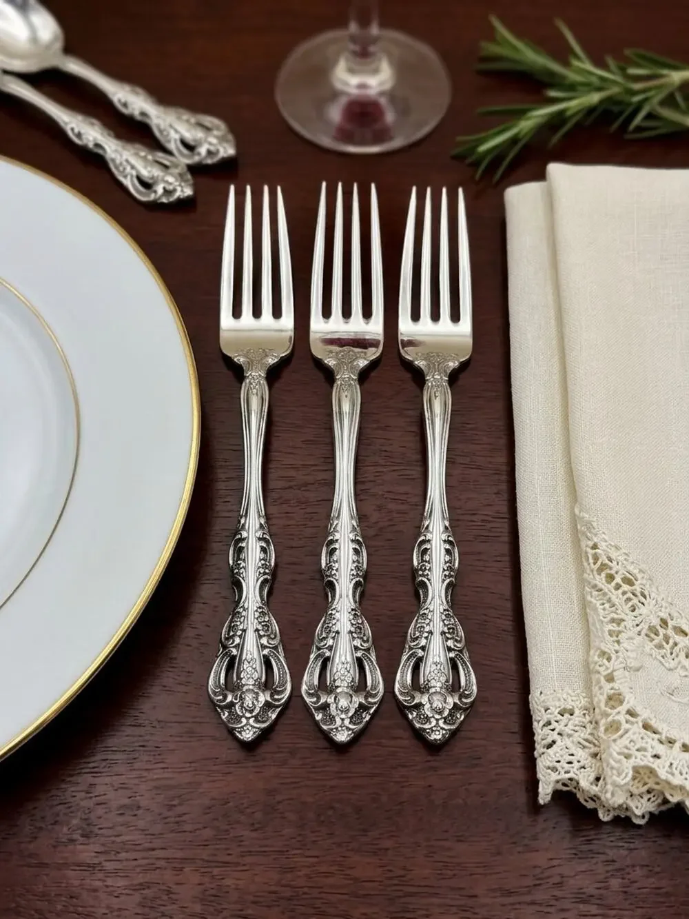 Set of 3 Oneida Michelangelo stainless steel dinner forks Silver